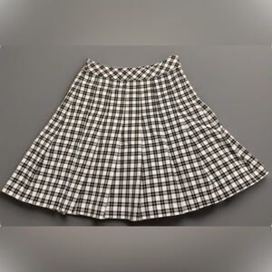 H&M Divided Black & White Plaid, Pleated Mini-skirt. Size 0.